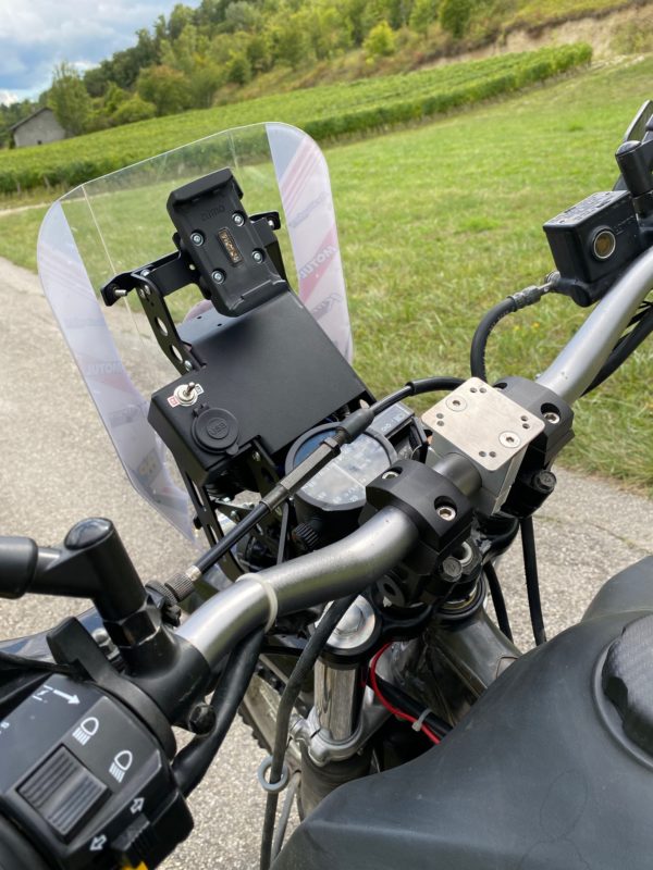 Handlebars GPS mounting bracket